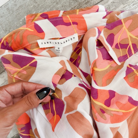 38. JANE & DELANCEY NWOT SOFT FLORAL BUTTON UP TOP - Picture 3 of 5